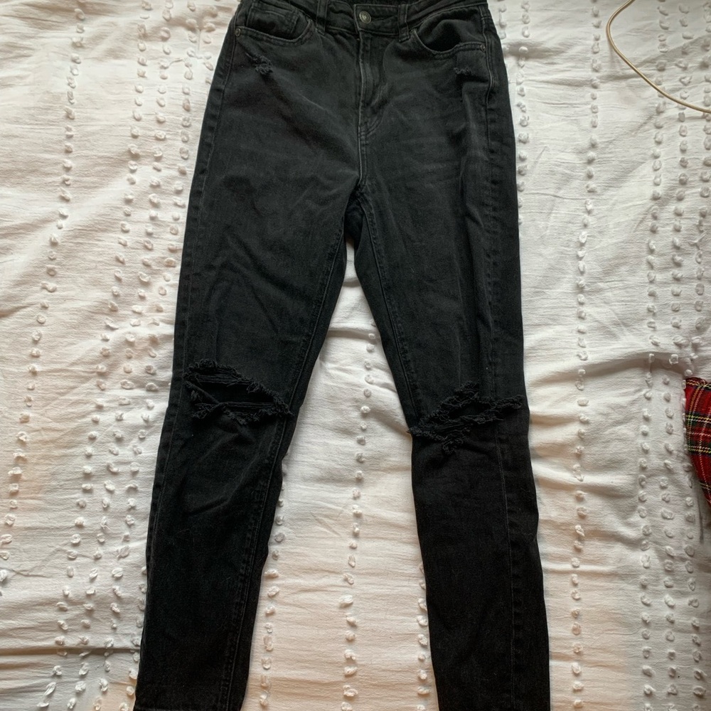 Black American Eagle ripped jeans
